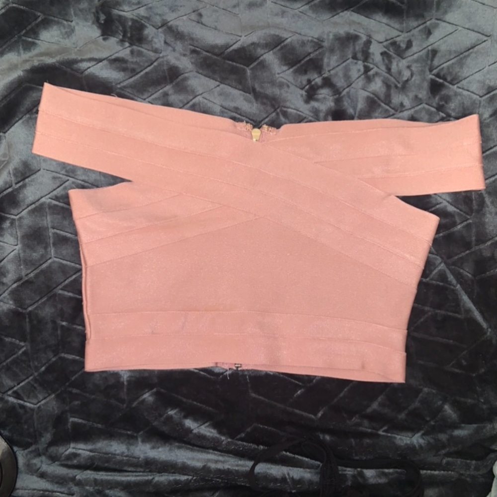 BANDAGE OFF THE SHOULDER CROP TOP
